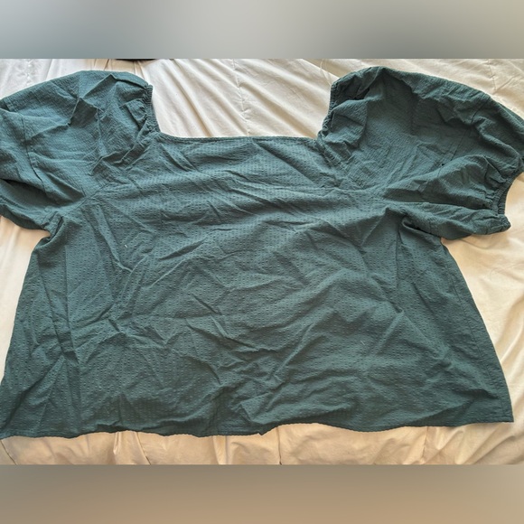 Universal Thread crop top - Picture 2 of 3